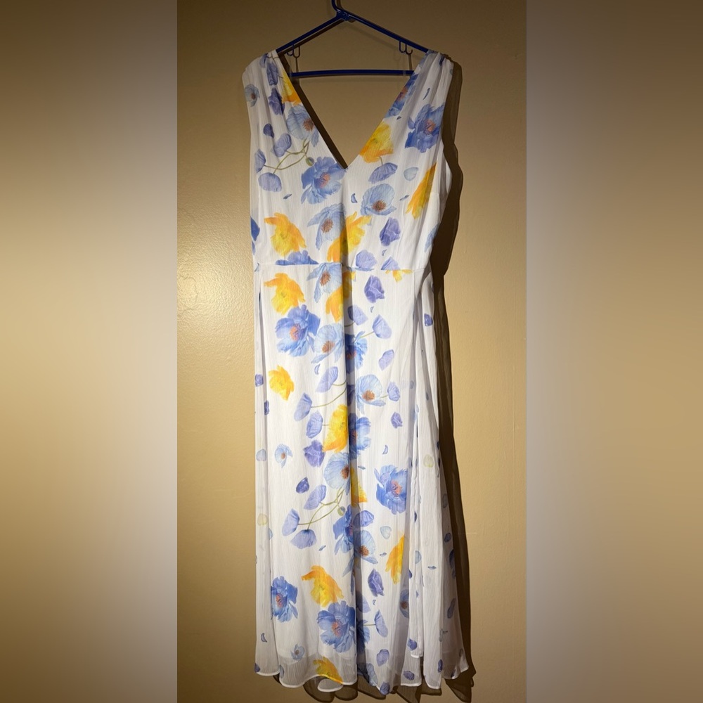 Preloved in excellent condition (worn once)
Lane Bryant size 26 midi dress